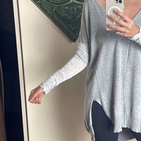 FOREVER 22 Bi-color Gray Hi-Lo Knitwear Sweater Dollman V Neck Blouse - Picture 7 of 9